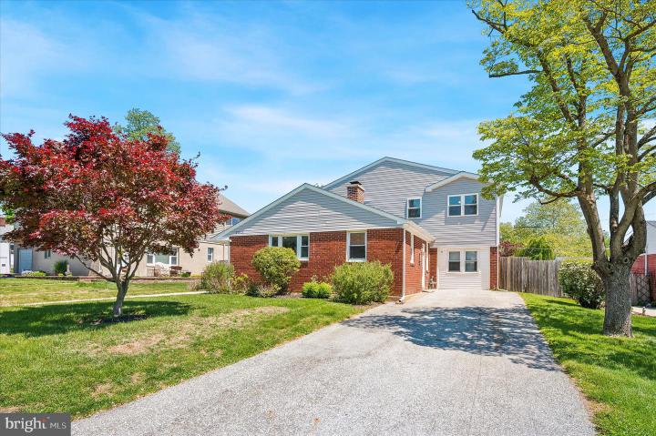 Photo of 2211 Dickens Lane
