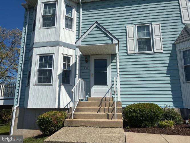 Photo of 566 Applewood Court