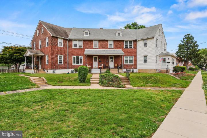 Photo of 535 Jansen Avenue