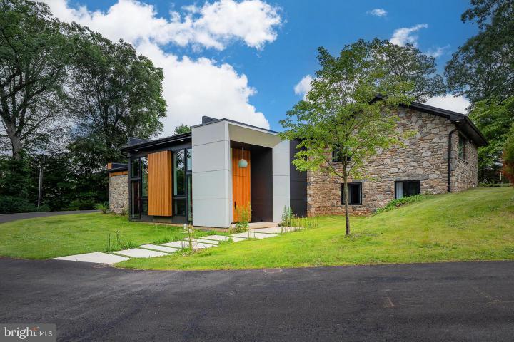 Photo of 1096 Mansion Lane
