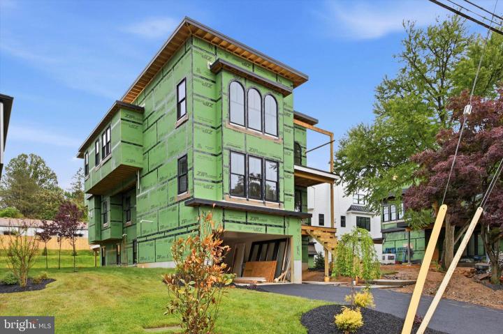 Photo of 111 W 6th