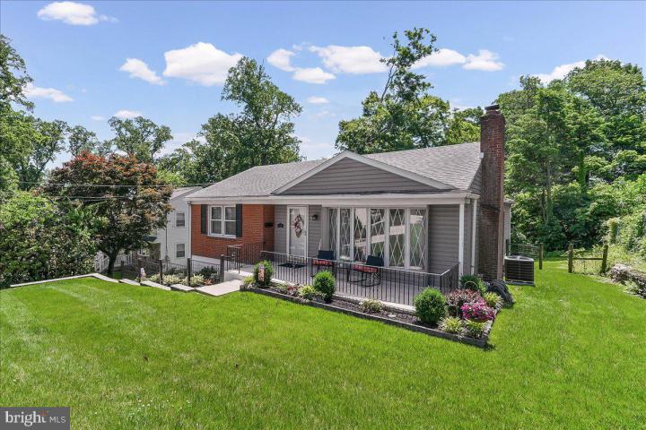 Photo of 908 Broadway Avenue