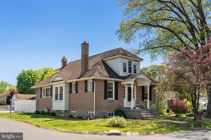 Photo of 201 3rd Avenue