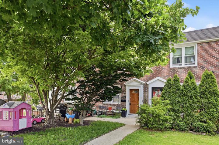 Photo of 212 Gramercy Drive