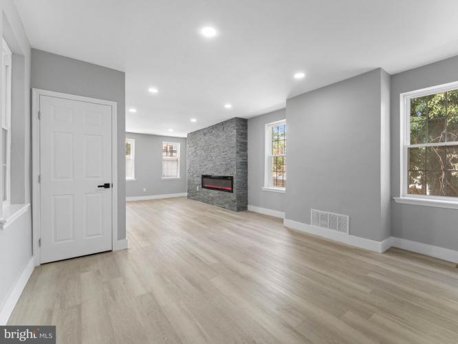 Photo of 121 N 6th Street, Darby PA