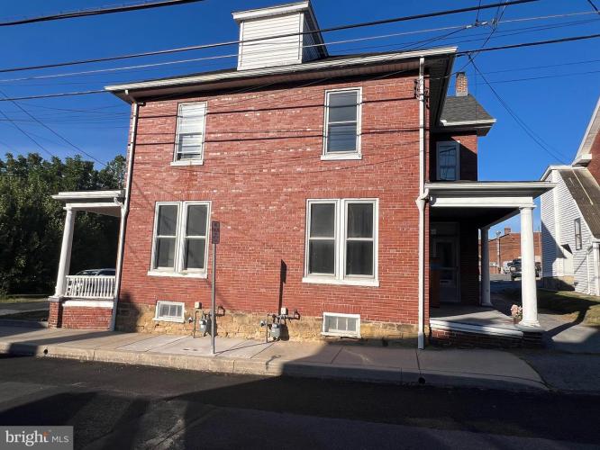 Photo of 25 N Poplar Street, Elizabethtown PA