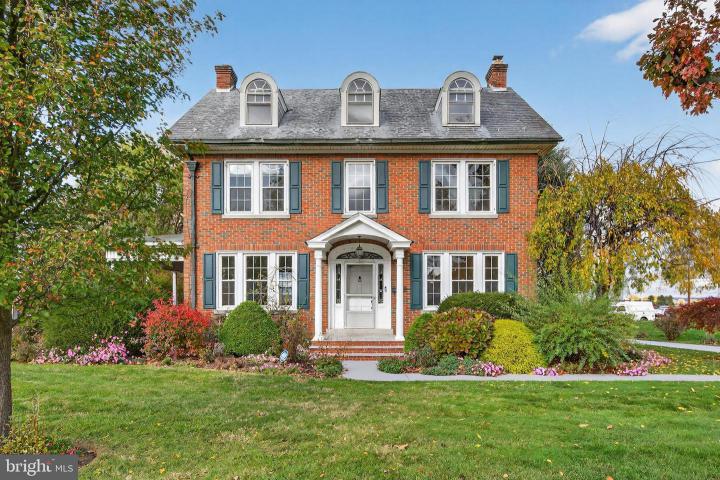 Photo of 379 E Main Street