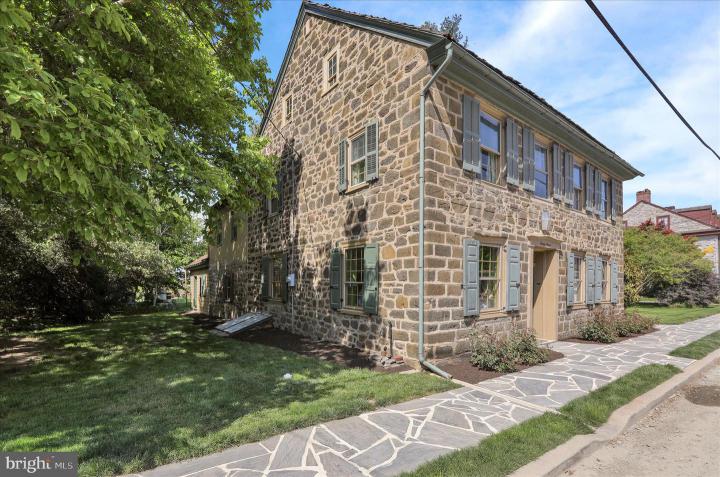 Photo of 27 E Main Street