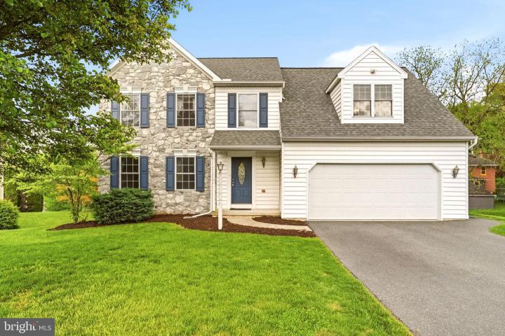 Photo of 608 Redwood Drive, Lancaster PA