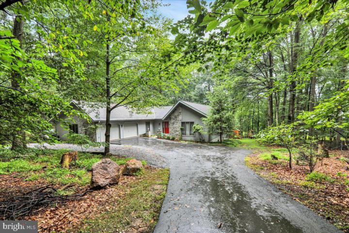 Photo of 1806 Larch Circle, Lebanon PA