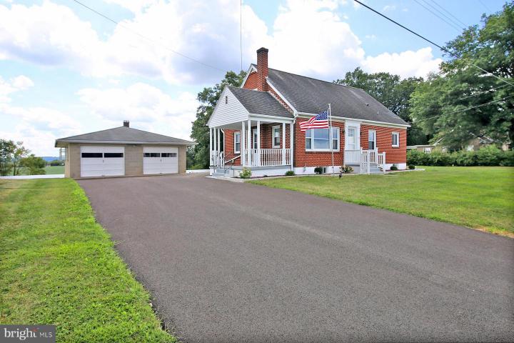 Photo of 303 W Main Street, Fredericksburg PA
