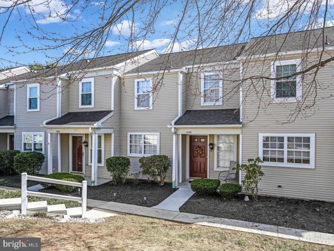 Photo of 1335 Cambridge Ct