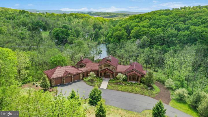 Photo of 2042 Folk Road, Fogelsville PA