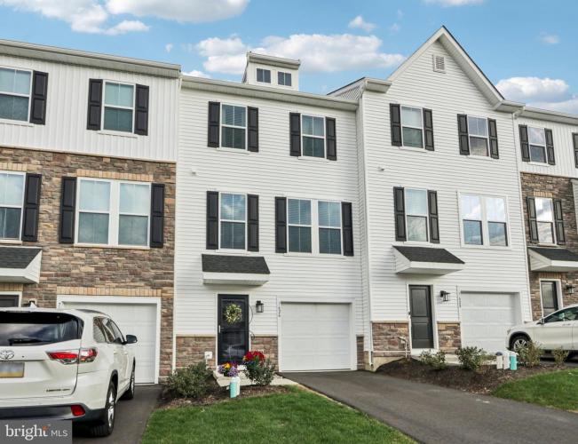 Photo of 7626 Clayton Avenue