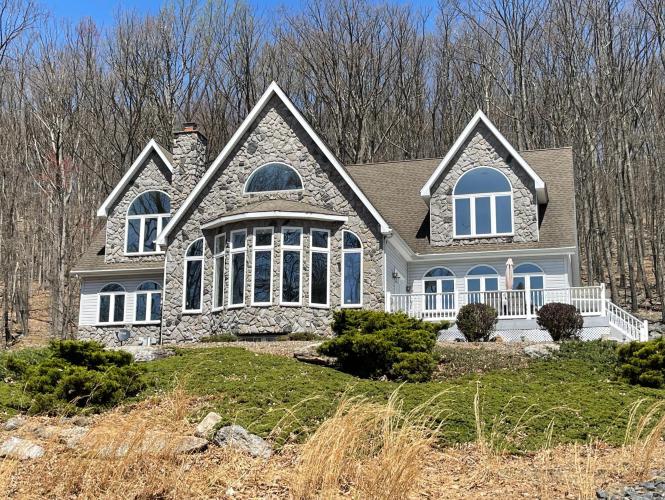 Photo of 8 Kickapoo Drive, Hazle Township PA