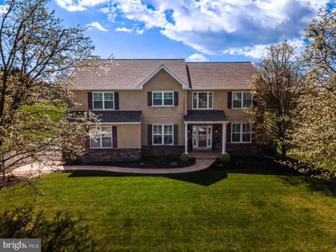 104 Meadowgreen Drive, Royersford PA 19468 for sale by EveryHome Realtors