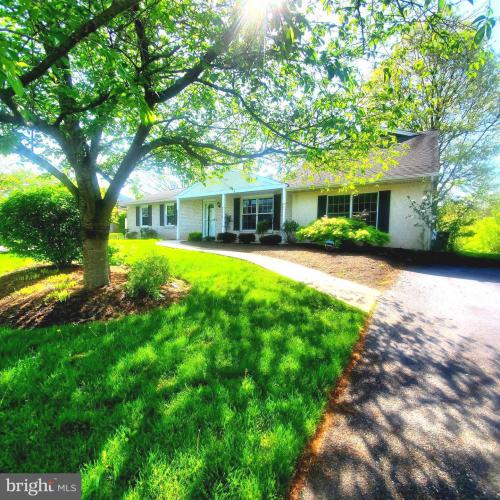 380 Thrush Drive, Gilbertsville PA 19525 for sale by EveryHome Realtors