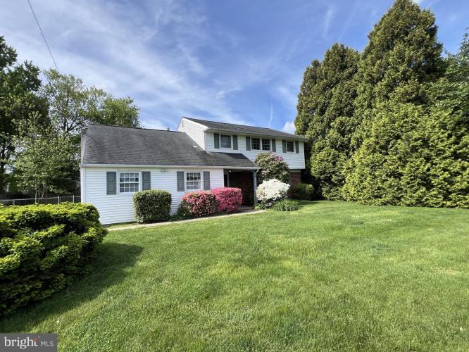 37 Latchstring Lane, Hatboro PA 19040 for sale by EveryHome Realtors