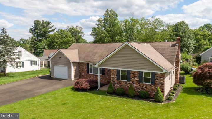 18 Oak Drive, Lansdale PA 19446 for sale by EveryHome Realtors