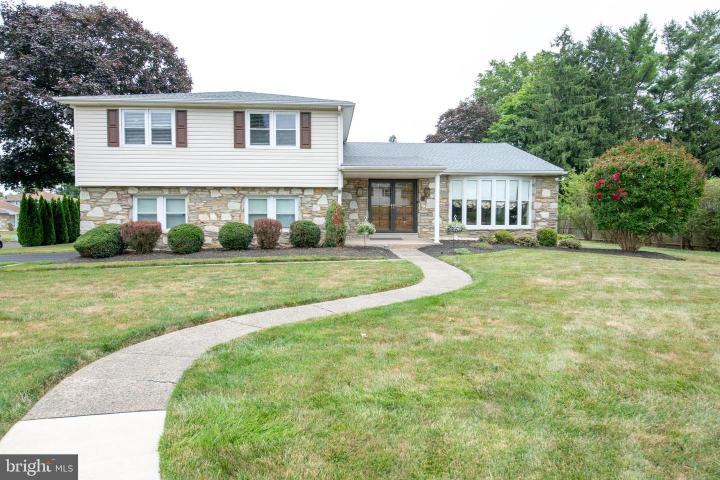Photo of 785 Bobwhite Lane, Huntingdon Valley PA