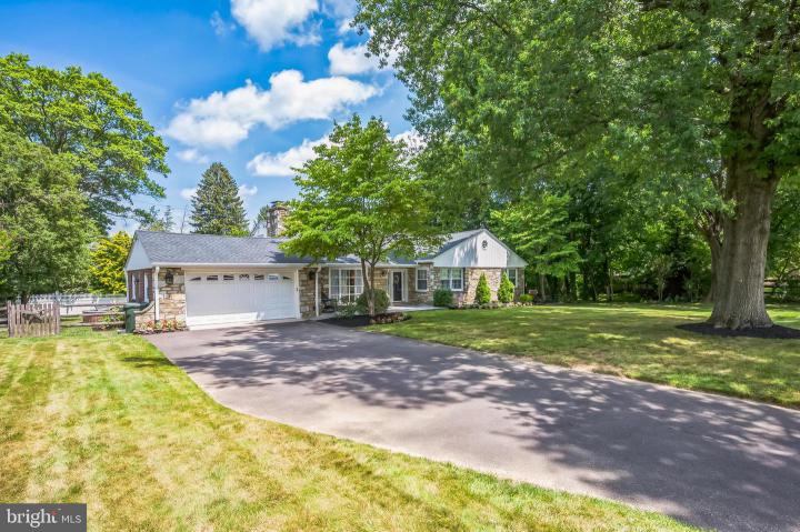 Photo of 1350 King Road, Huntingdon Valley PA