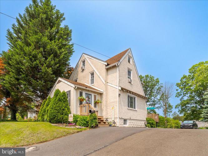 Photo of 1086 Edge Hill Road, Abington PA