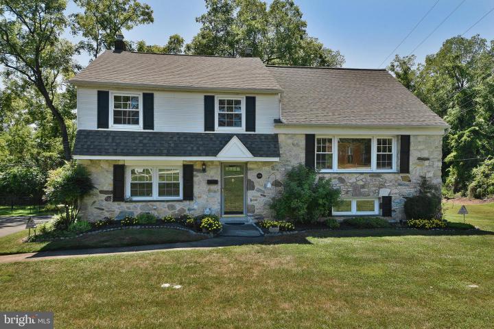 Photo of 2106 Carolton Way, Flourtown PA
