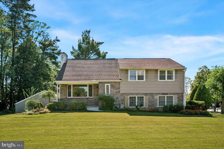 Photo of 898 Crestline Drive