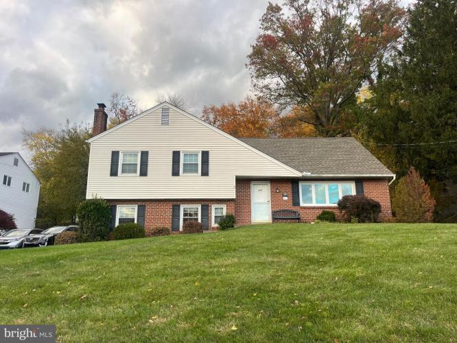 Photo of 617 Meadowlark Road