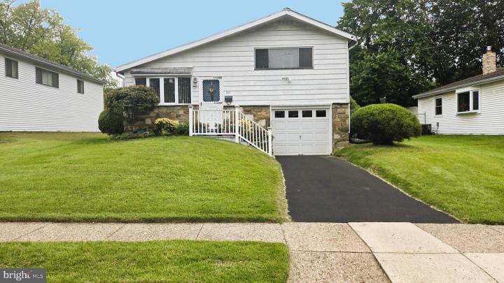 Photo of 1567 Lindbergh Avenue, Abington PA