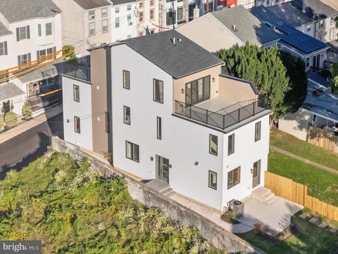 Photo of 135 W 1st Avenue