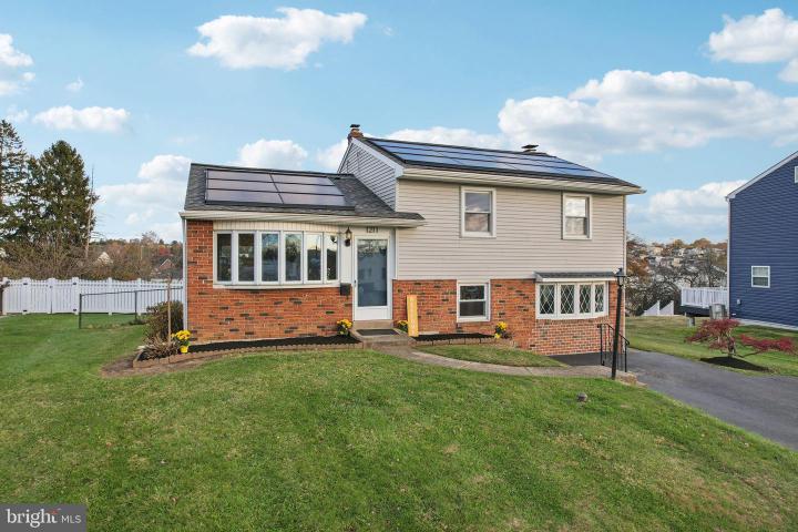 Photo of 1211 Woodside Road