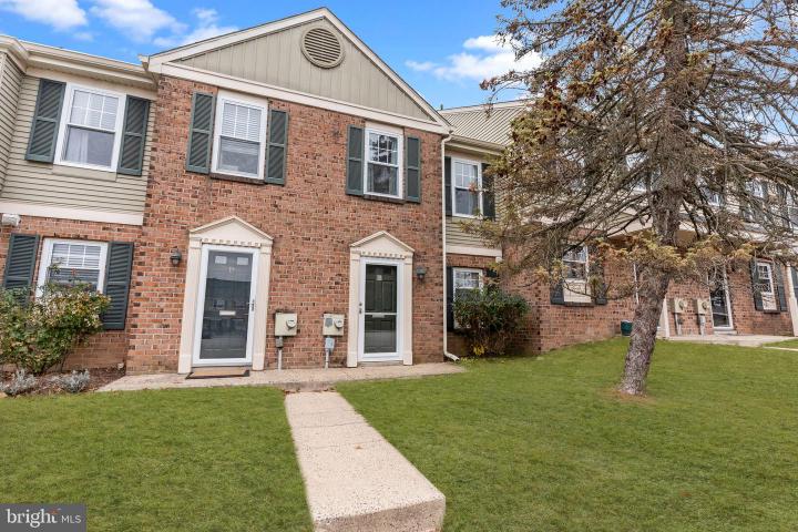 Photo of 18 Yorktown Court