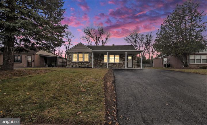 Photo of 711 W County Line Road