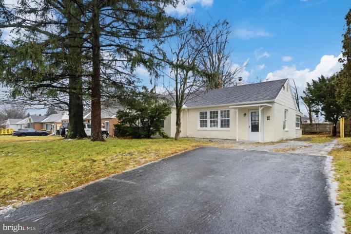 Photo of 733 W County Line Road, Hatboro PA