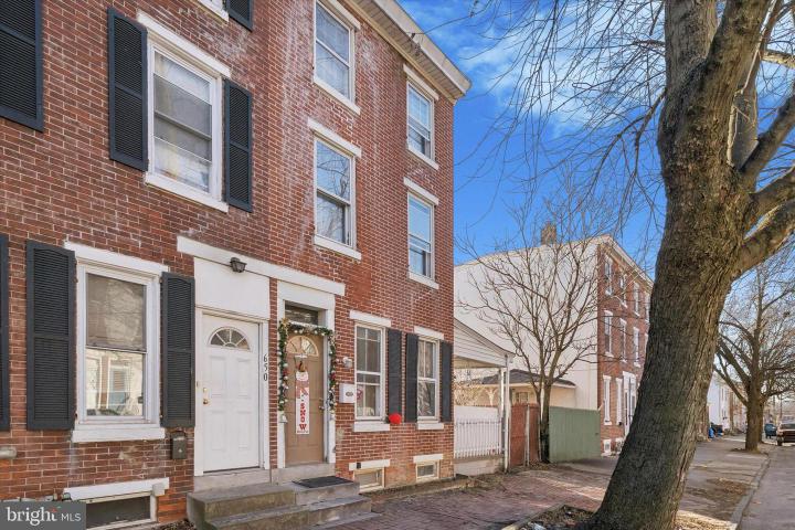 Photo of 648 Astor Street