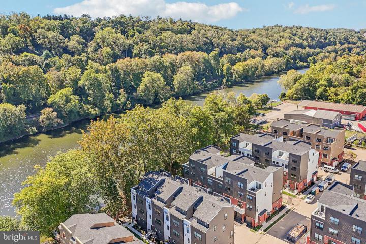 Photo of 948 Riverplace Drive 48