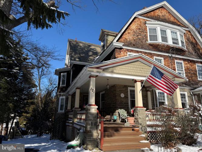 Photo of 221 Summit Avenue