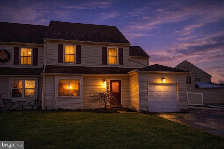 Photo of 2331 Cambridge Circle