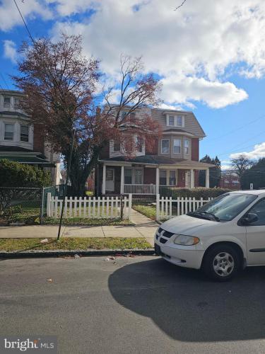 Photo of 902 Arch Street