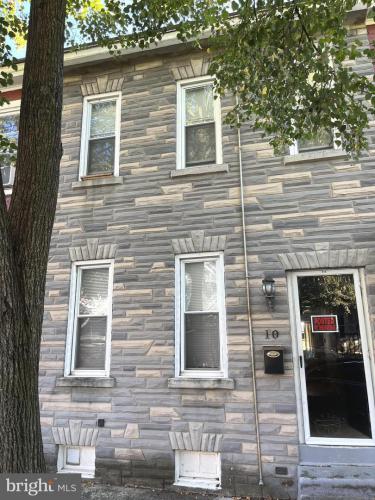 Photo of 10 W 4th Street