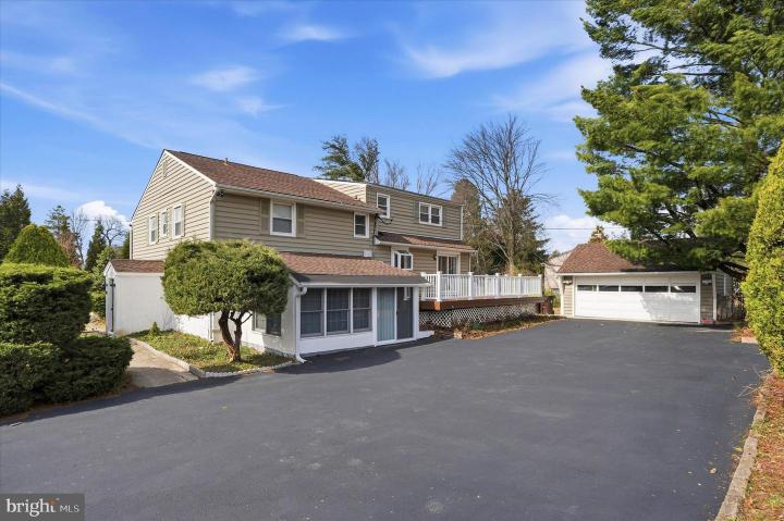 Photo of 898 Crestline Drive