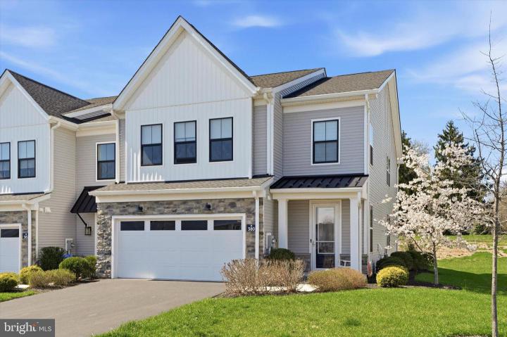 Photo of 380 Huntington Lane