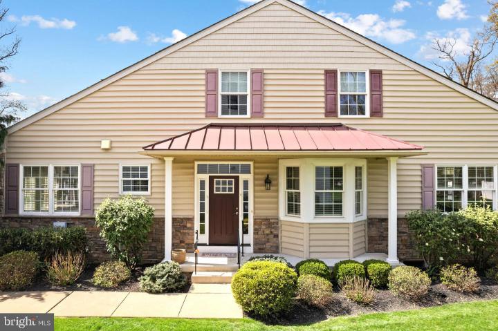 Photo of 587 Township Line Road 1