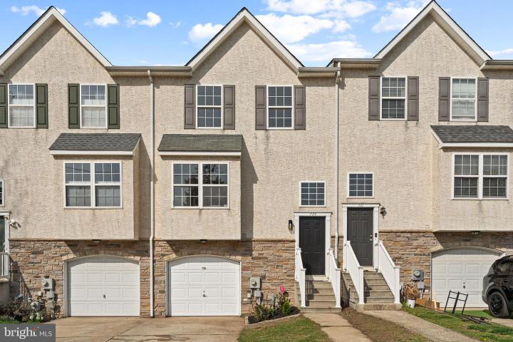 Photo of 729 E Oak Street