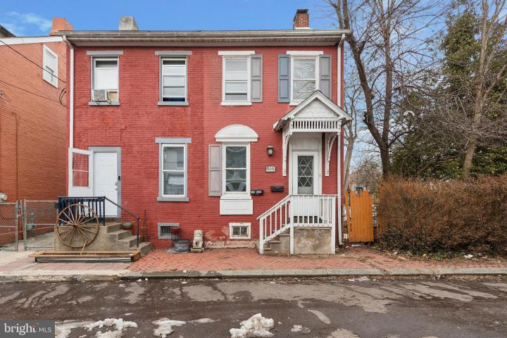 Photo of 415 Walnut Street
