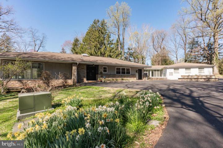 Photo of 1211 E Butler Pike