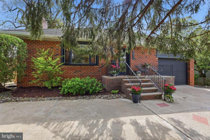 Photo of 7702 Cheltenham Avenue