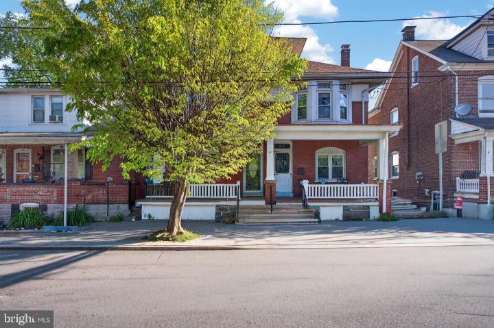 Photo of 33 W 2nd Street