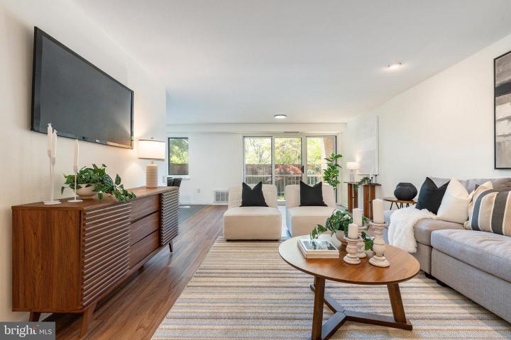 Photo of 1640 Oakwood Drive W103